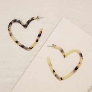 Lots of Love Resin Heart Hoop Earrings in Tortoise